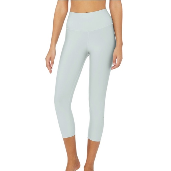 ALO Yoga Pants - High-Waist Airlift Capri - Cloud